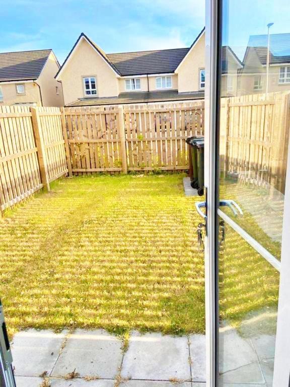 3 Bed House With Parking Near Airport Edimburgo Exterior foto