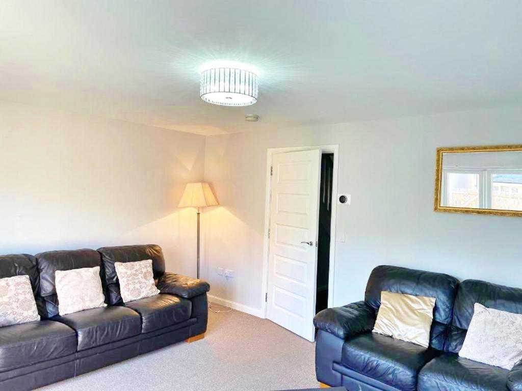 3 Bed House With Parking Near Airport Edimburgo Exterior foto