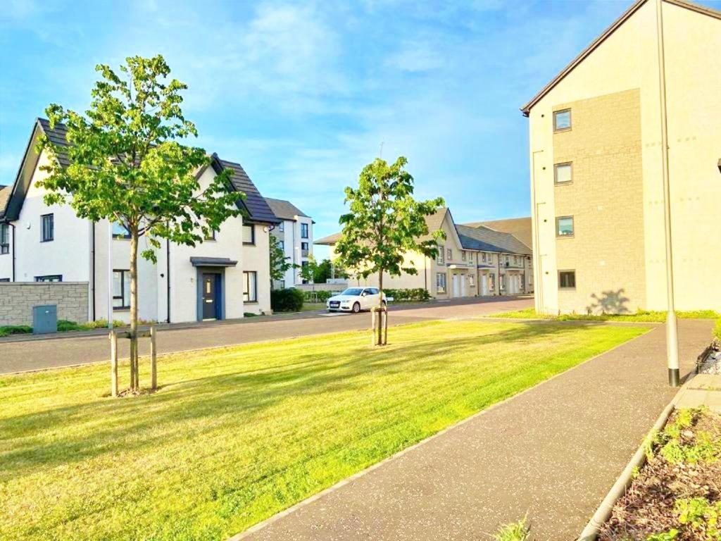 3 Bed House With Parking Near Airport Edimburgo Exterior foto