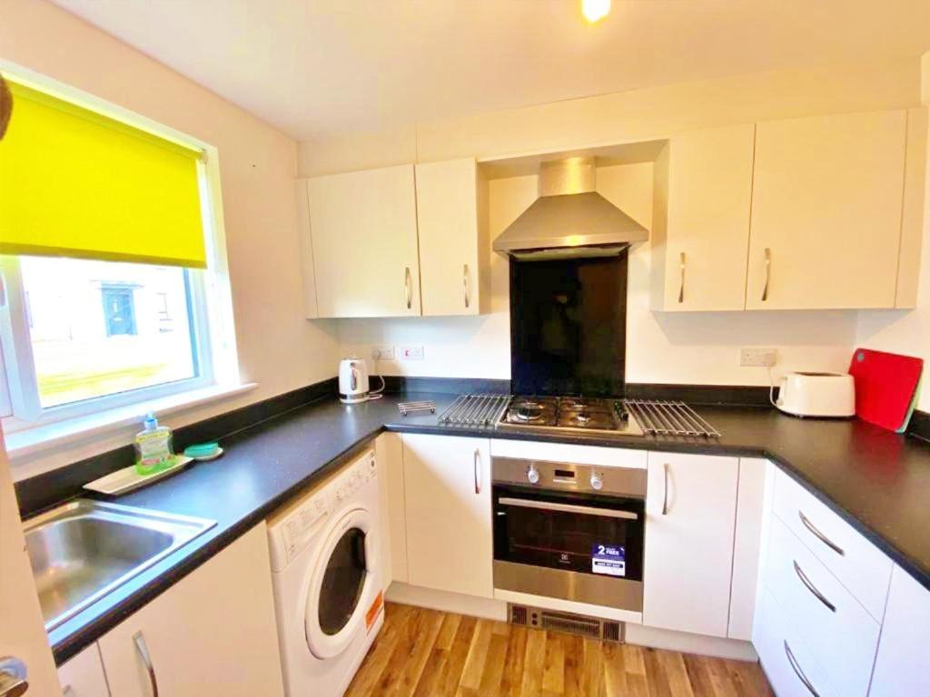 3 Bed House With Parking Near Airport Edimburgo Exterior foto