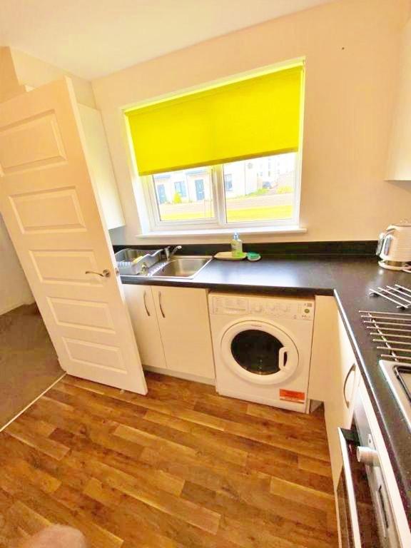 3 Bed House With Parking Near Airport Edimburgo Exterior foto