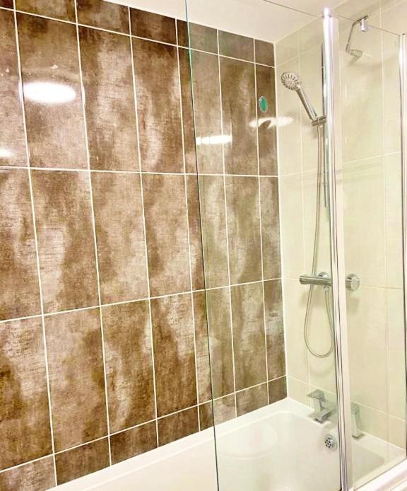 3 Bed House With Parking Near Airport Edimburgo Exterior foto