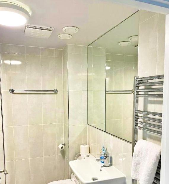 3 Bed House With Parking Near Airport Edimburgo Exterior foto